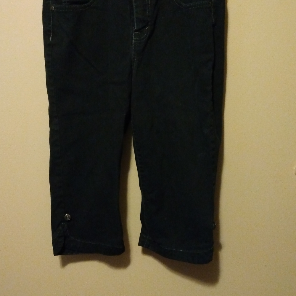Black women's Capri jeans nine west